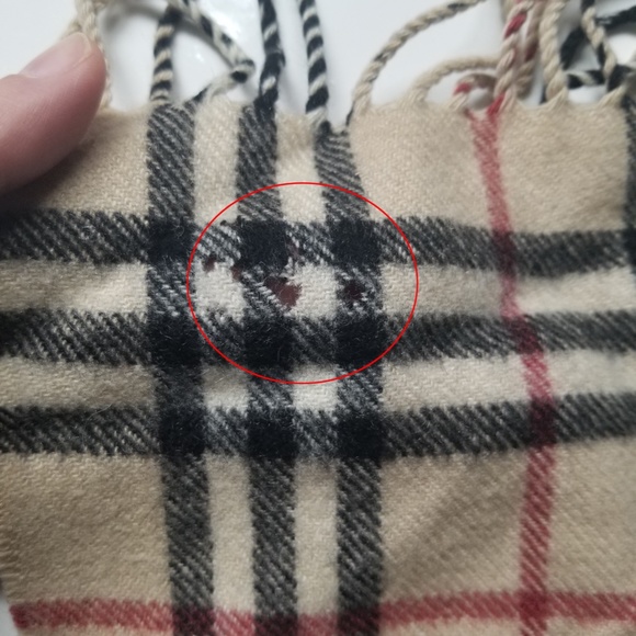 Burberry The Classic Check Cashmere Scarf *READ* - Picture 2 of 6